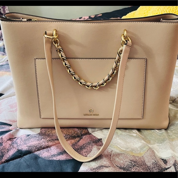 Michael Kors Handbags - Michael kors bags, brand new and from a smoke free.